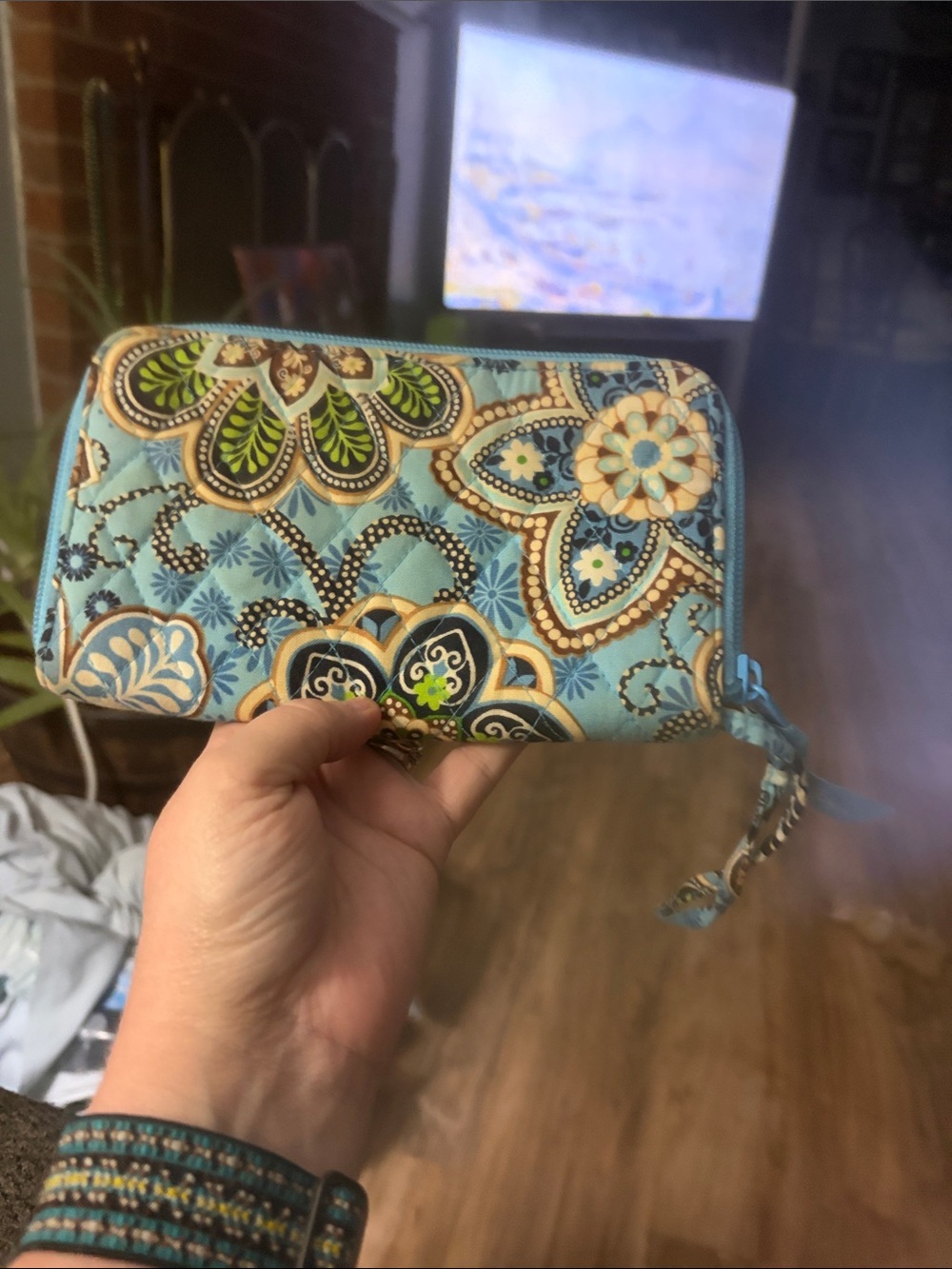 Vera Bradley Turquoise Floral Quilted Cosmetic Wristlet - Picture 2 of 6